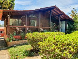 Casa 4 dorms 2 suites - localização perfeita no centrinho e rodeada de natureza