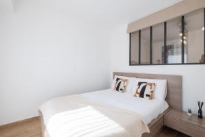 Comfy apartment with residential swimming pool