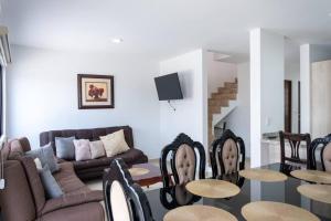 Agradable casa con terraza y vista a la alberca