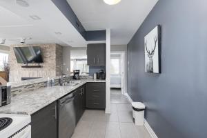 Condo at Blue Mountain on Ski Run Close to Village