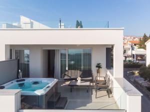 Penthouse Apartment Perla with Jacuzzi 