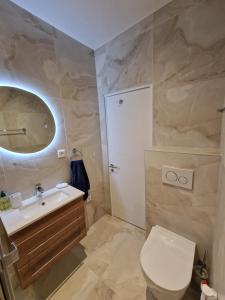 Elegant flat in old town, 2 mins walk to lake