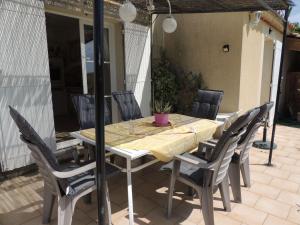 Maisons de vacances Nice holiday home in Saint Maurice sur Eygues with garden : photos des chambres