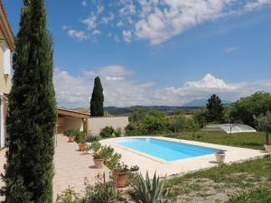 Maisons de vacances Nice holiday home in Saint Maurice sur Eygues with garden : photos des chambres