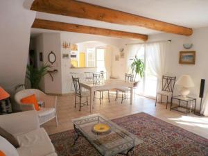 Maisons de vacances Nice holiday home in Saint Maurice sur Eygues with garden : photos des chambres