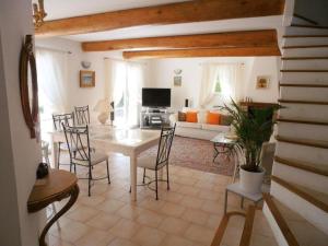 Maisons de vacances Nice holiday home in Saint Maurice sur Eygues with garden : photos des chambres