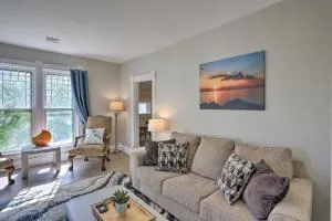 Port Clinton Getaway - Walk to Beach and Restaurants - Lacarne