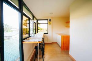 RunwayView Travellers Inn