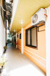 RunwayView Travellers Inn