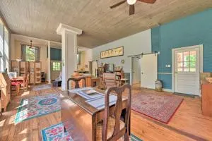Bright Converted Schoolhouse in Chesterfield! - باجيلاند