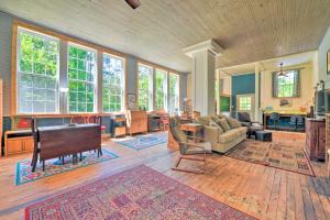 Bright Converted Schoolhouse in Chesterfield!