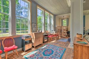 Bright Converted Schoolhouse in Chesterfield!