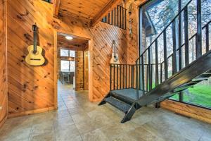 Lakefront Applegate Retreat w Private Beach!