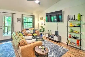 Deck and Resort Amenities Hot Springs Home! - Malvern