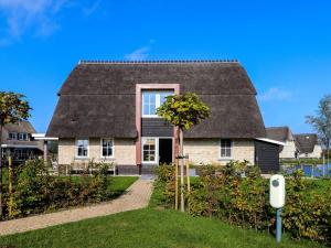Villa in Friesland with Sauna and Jetty