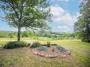 Maisons de vacances Tranquil Holiday Home in Mazeyrolles with Garden : photos des chambres