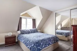 Upstairs Studio Apartment with street access - Ascot Vale