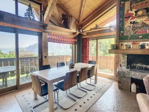Chalet 6 pièces à Combloux avec cheminée et parking - FR-1-560-21