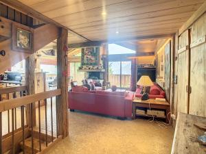 Chalet 6 pièces à Combloux avec cheminée et parking - FR-1-560-21