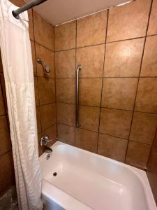Standard Queen Room - Non Smoking room in Rodeway Inn Flagstaff-Downtown