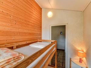 Maisons de vacances Snug holiday home in Saint Savinien with private terrace : photos des chambres