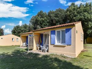 Maisons de vacances Gite in a holiday park with pool : photos des chambres