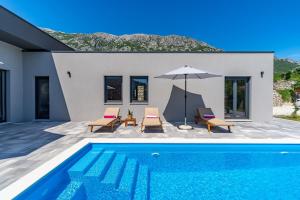New! Villa Mir with private pool, 3 bedrooms, 7km from sandy beach 