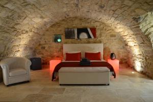 B&B / Chambres d'hotes Chambre d'hote romantique avec SPA privatif domaine les nuits envoutees - Vezenobres : photos des chambres