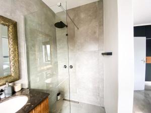 Stay On Main Plett - Contemporary 2-Bedroom Apartment