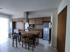 Apartamento bem localizado com Ar Condicionado e Piscina