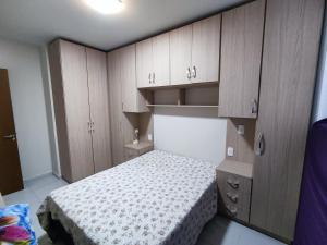 Apartamento bem localizado com Ar Condicionado e Piscina