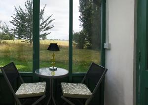 Cozy cottage overlooking fields, Upwell