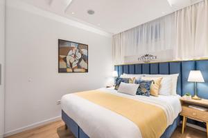 Exquisite Couples Delight with free bikes & parking