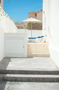 Superior family town centre villa close to beach in peaceful residential zone