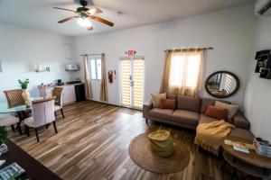 Casa Loba Suite 3 with private pool and tub