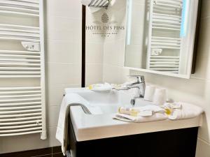 Hotels Hotel des Pins : photos des chambres