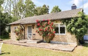 2 Bedroom Lovely Home In Löttorp - Persnäs
