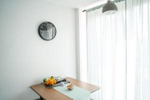 Luxurious Two Bedroom Apartment with Private Parking