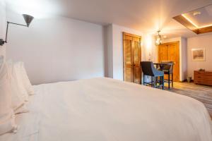 Studio Efficiency Unit with Balcony over Mountaineer Square condo