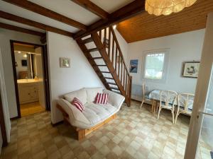 Appartement Cosy avec Terrasse Intime, à 500m de la Plage de Nauzan - FR-1-550-37