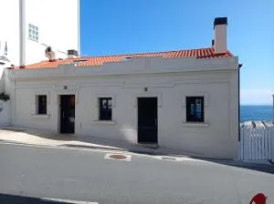 Vila Mariña. Casa marinera con terraza sobre el mar en Caión - Monteagudo