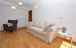 4 Bedroom Beautiful Home In Crni Kal