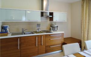 Stunning Apartment In Lasko With Wifi 
