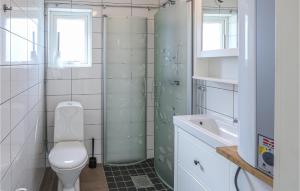 Beautiful Home In Löttorp With Wifi