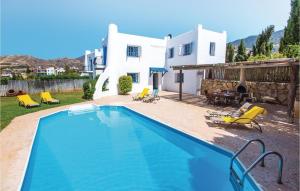 obrázek - Nice Home In Pomos With 3 Bedrooms, Outdoor Swimming Pool And Swimming Pool