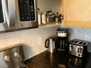 Renovated Chalet at Mystic Springs, Pool, Hot Tub!