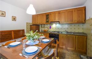 2 Bedroom Amazing Home In Massarosa