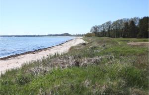 Stunning Home In Löttorp With Wifi