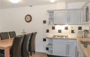 3 Bedroom Amazing Apartment In Paessens