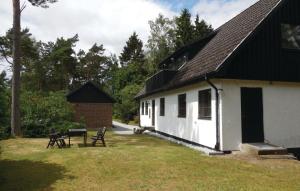 3 Bedroom Pet Friendly Home In Borrby